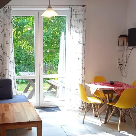 Azaliowa 3 アパート
